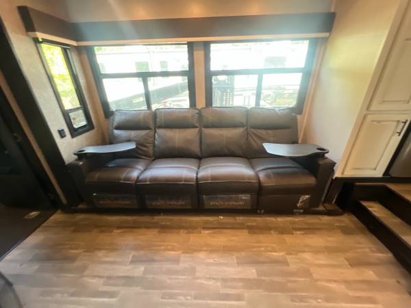 2021 Jayco Seismic 4113 Toy Hauler - Image 11