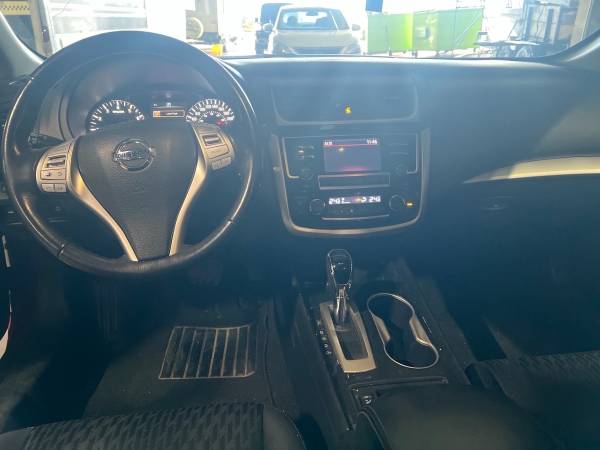 2018 Nissan Altima - Image 10