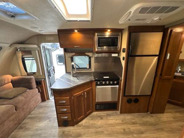 2020 Lance Camper 2465 - Image 10