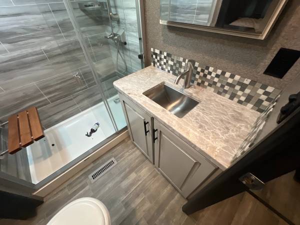 2021 Jayco Seismic 4113 Toy Hauler - Image 17