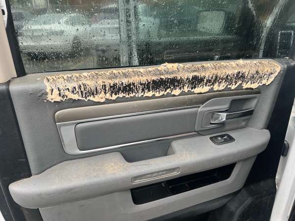 2017 Ram 1500 SLT CREW CAB - Image 14