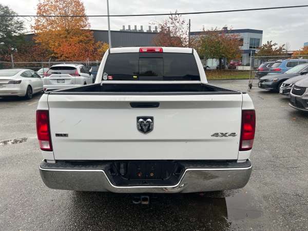 2017 Ram 1500 SLT CREW CAB - Image 9