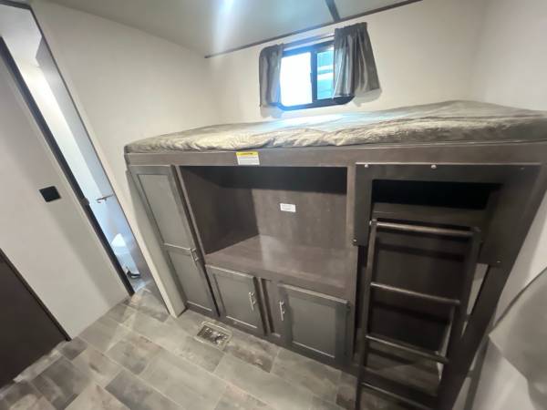 2019 Keystone Sunset 331BH - Image 13