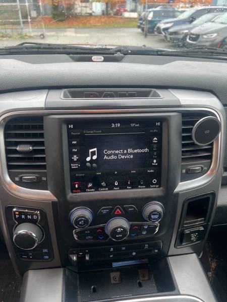 2022 RAM 1500 Classic SLT - Image 11