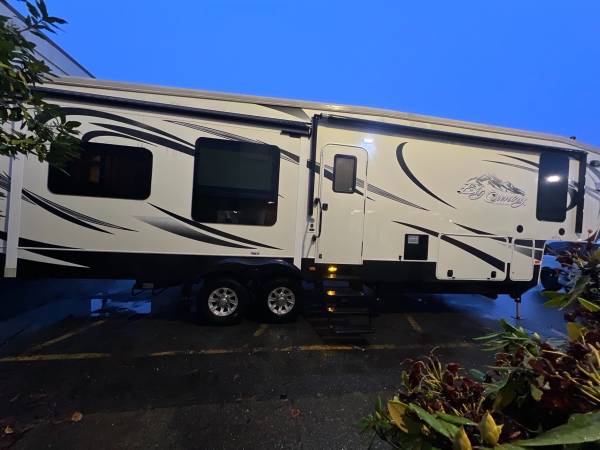 2015 Heartland Big Country 3450TS - Image 4