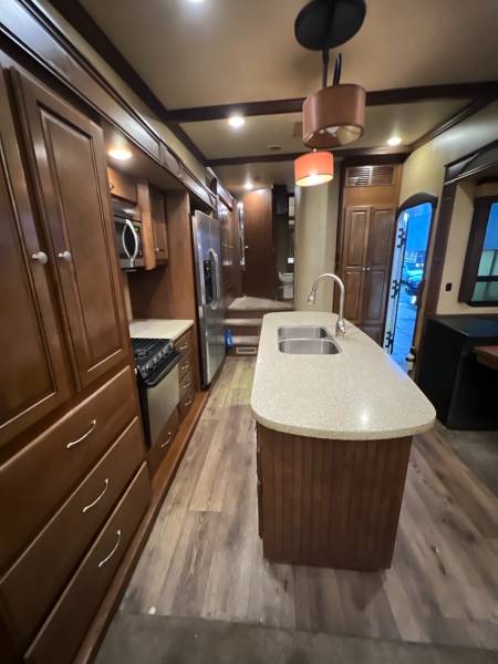 2015 Heartland Big Country 3450TS - Image 9