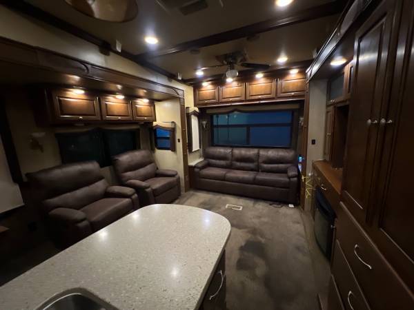 2015 Heartland Big Country 3450TS - Image 13