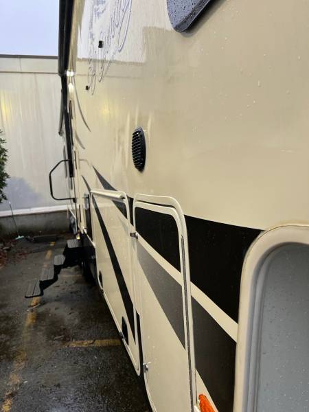 2015 Heartland Big Country 3450TS - Image 8