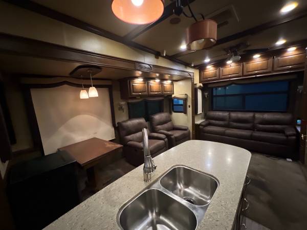 2015 Heartland Big Country 3450TS - Image 12