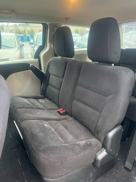 2014 Dodge Caravan SE - Image 11