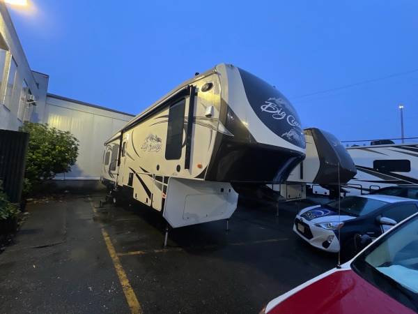 2015 Heartland Big Country 3450TS - Image 5