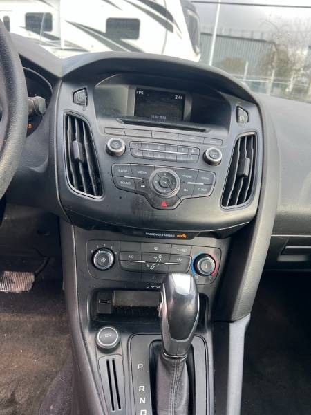 2016 Ford Focus SE - Image 12