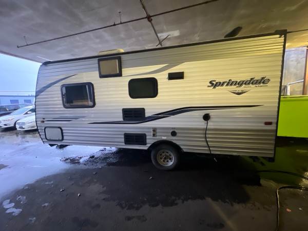 2019 Keystone Springdale 1700FQ - Image 5