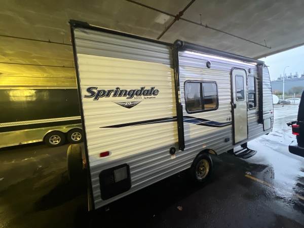 2019 Keystone Springdale 1700FQ - Image 7