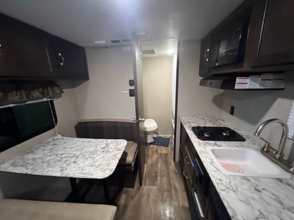2019 Keystone Springdale 1700FQ - Image 8