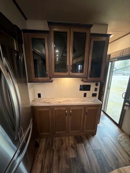 2020 Forest River Sandpiper 403RD - Image 9