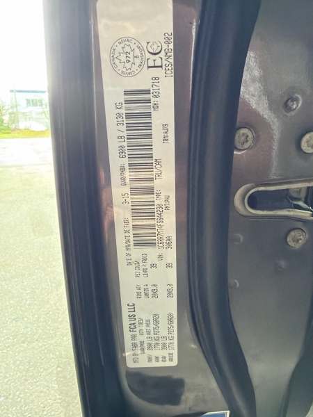 2015 Ram 1500 Sport Crew Cab SWB 4WD - Image 19