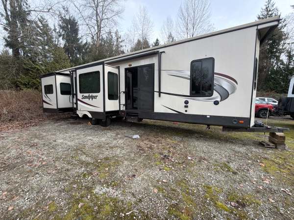 2020 Forest River Sandpiper 403RD - Image 4