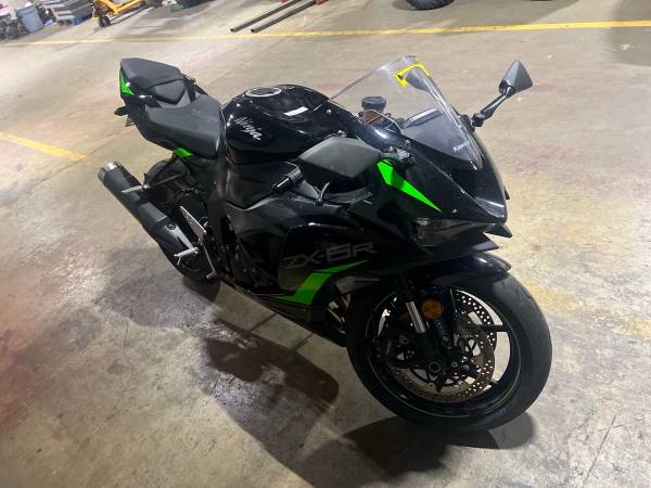 2025 Kawasaki Ninja Motorcycle ZX-6R - Image 6
