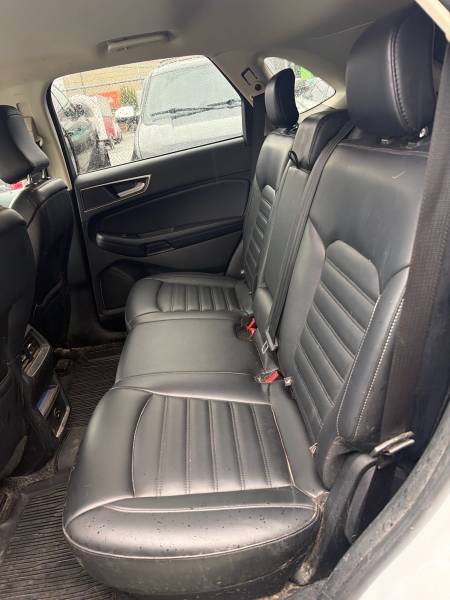 2022 Ford Edge SEL AWD - Image 12