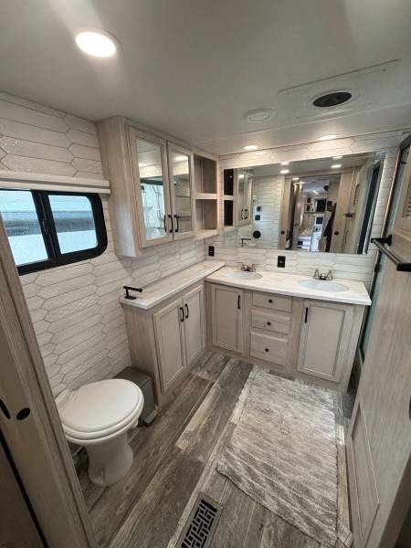 2022 Forest River Sandpiper 391FLRB - Image 16