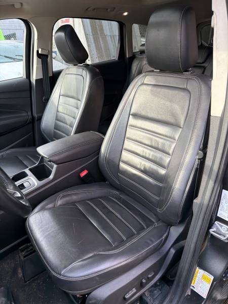 2018 Ford Escape Titanium 4WD - Image 17