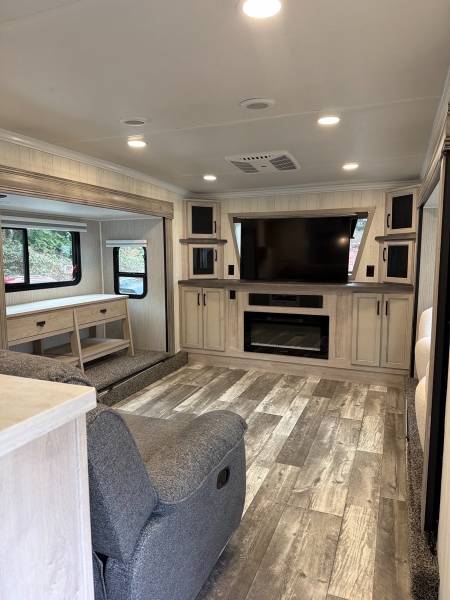 2022 Forest River Sandpiper 391FLRB - Image 6