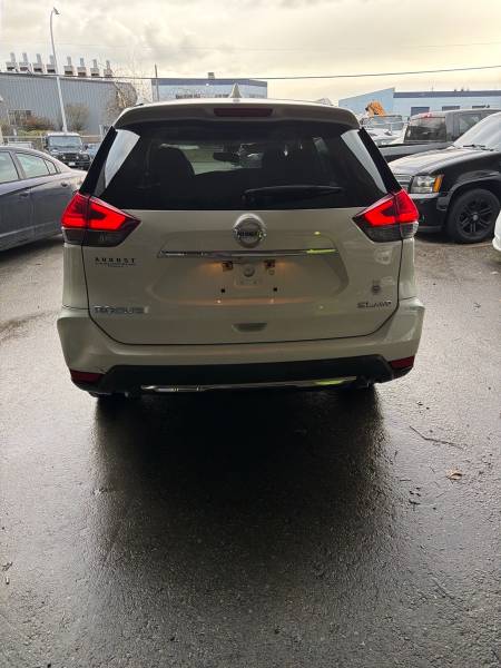 2017 Nissan Rogue SL AWD - Image 4