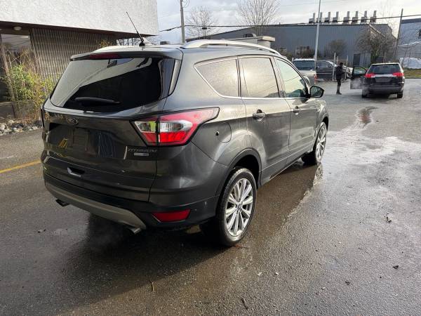 2018 Ford Escape Titanium 4WD - Image 5