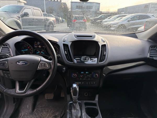 2018 Ford Escape Titanium 4WD - Image 8