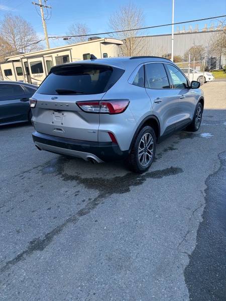 2020 Ford Escape SEL AWD - Image 8