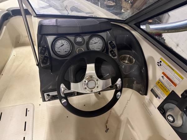 2013 Larson LX 225S - Image 9