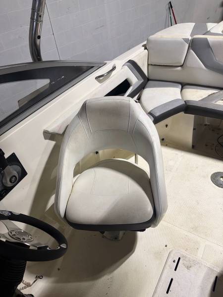 2013 Larson LX 225S - Image 13