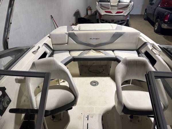 2013 Larson LX 225S - Image 10