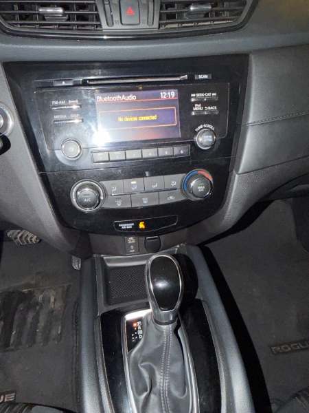 2019 Nissan Rogue S AWD - Image 15