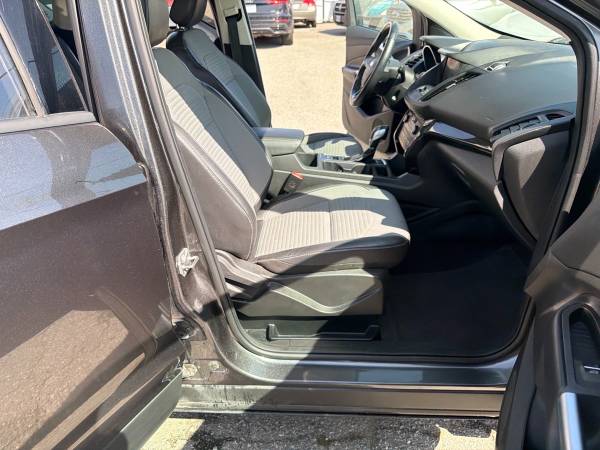 2019 Ford Escape SE 4D Utility 4WD - Image 14