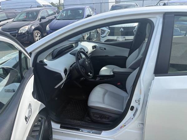 2022 Toyota Prius Prime LE Hybrid - Image 12