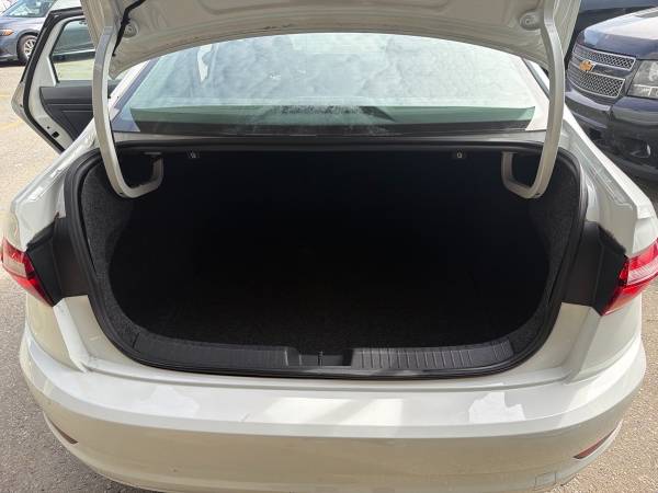 2019 Volkswagen Jetta Comfortline 4D Sedan 1.4 TSI - Image 10