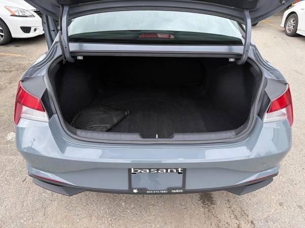 2021 Hyundai Elantra SEL - Image 18