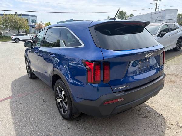2023 Kia Sorento LX AWD - Image 4