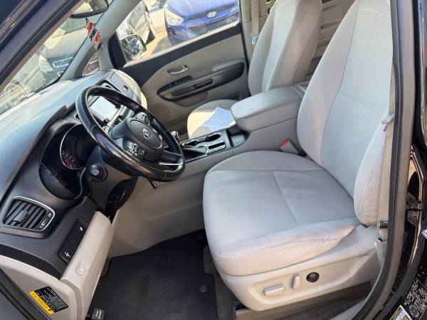 2019 Kia Sedona LX - Image 12