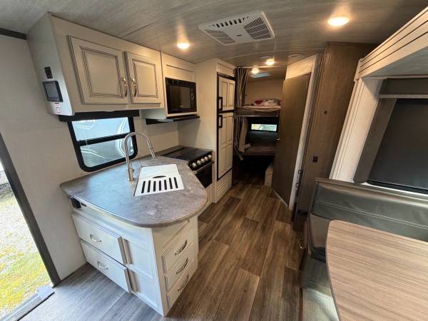 2021 Keystone RV Cougar 25BHSWE - Image 8