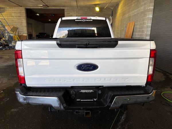 2017 Ford F250 XLT 4WD - Image 5
