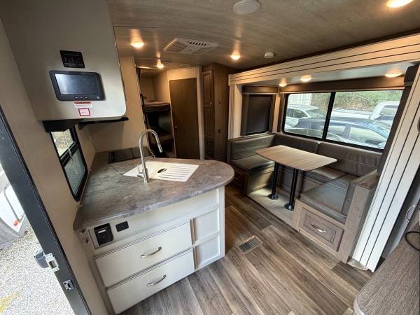 2021 Keystone RV Cougar 25BHSWE - Image 10