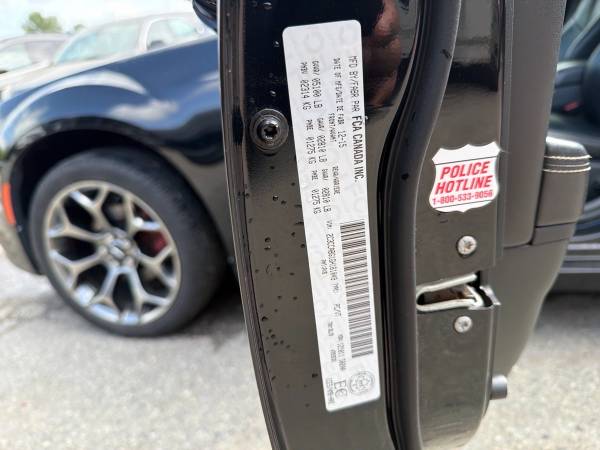 2016 Chrysler 300S - Image 25