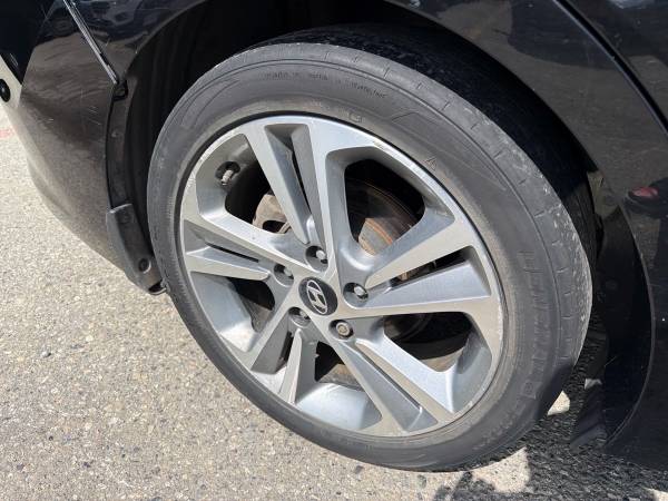 2017 Hyundai Elantra SE Limited 4D - Image 33