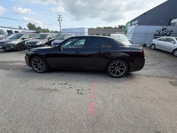 2016 Chrysler 300S - Image 4