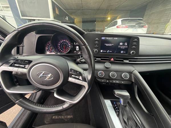 2021 Hyundai Elantra SEL - Image 12
