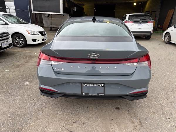 2021 Hyundai Elantra SEL - Image 5