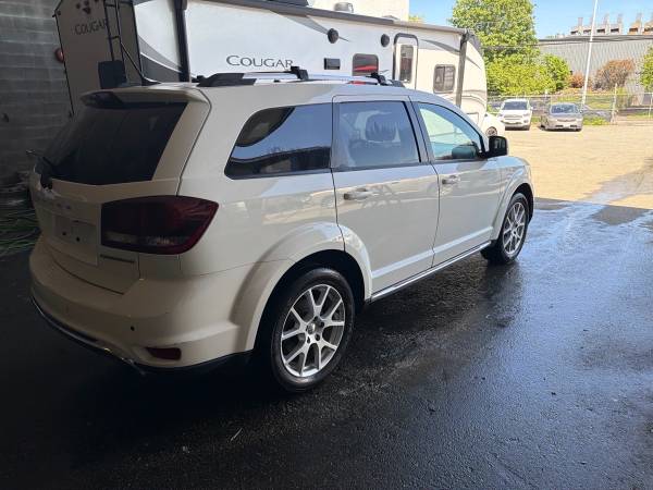 2016 Dodge Journey Crossroad AWD - Image 6